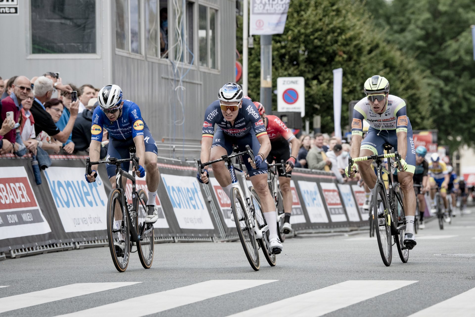 Hodeg troeft Merlier nipt af in Marcel Kint Konvert Classic