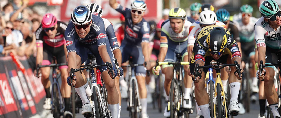 Jasper Philipsen knappe winnaar Koolskamp Koers